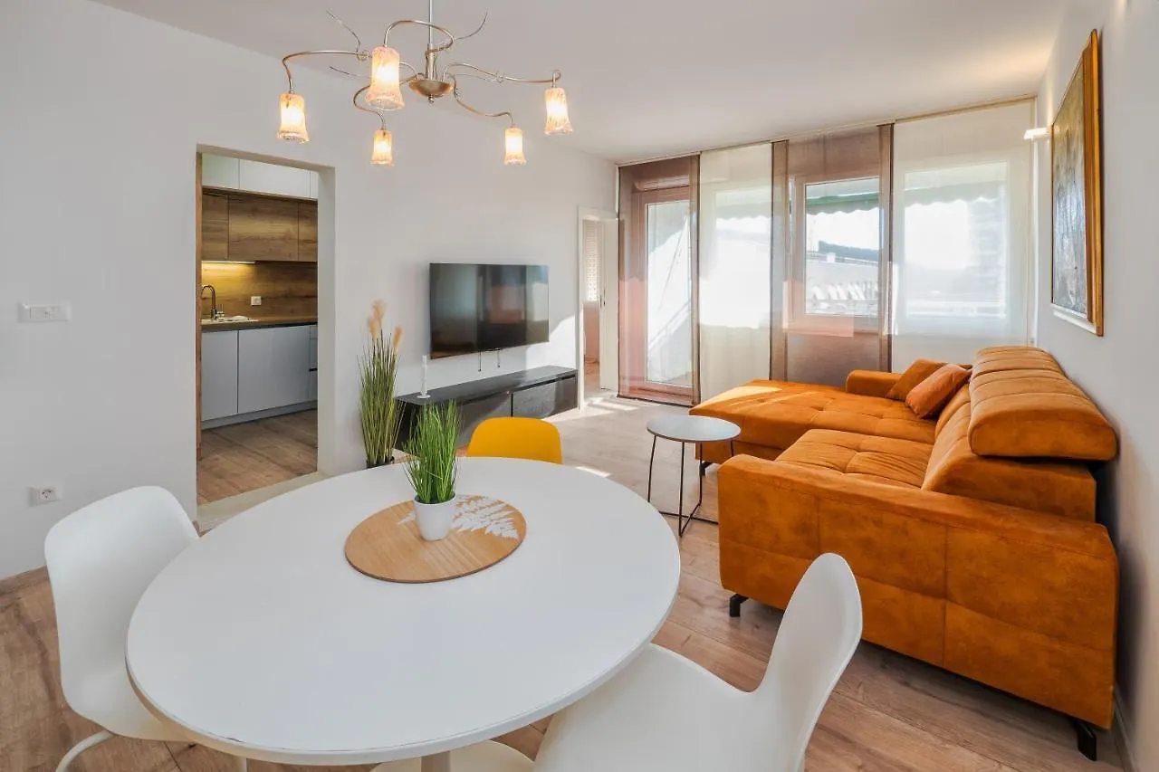 3-Bedroom Sea View Apartment - Balcony, Elevator - Spinut, Split