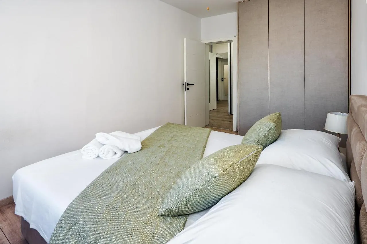 3-Bedroom Sea View Apartment - Balcony, Elevator - Spinut, Split