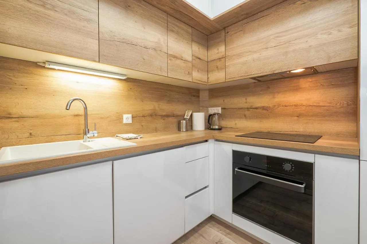 3-Bedroom Sea View Apartment - Balcony, Elevator - Spinut, Split