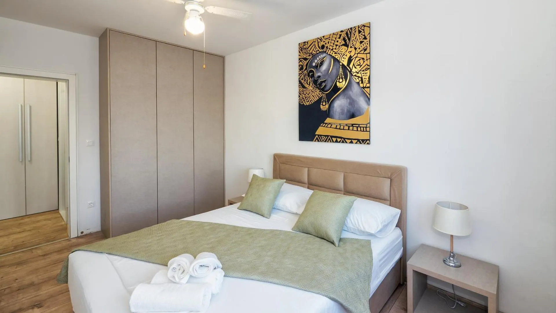 3-Bedroom Sea View Apartment - Balcony, Elevator - Spinut, Split Croatia