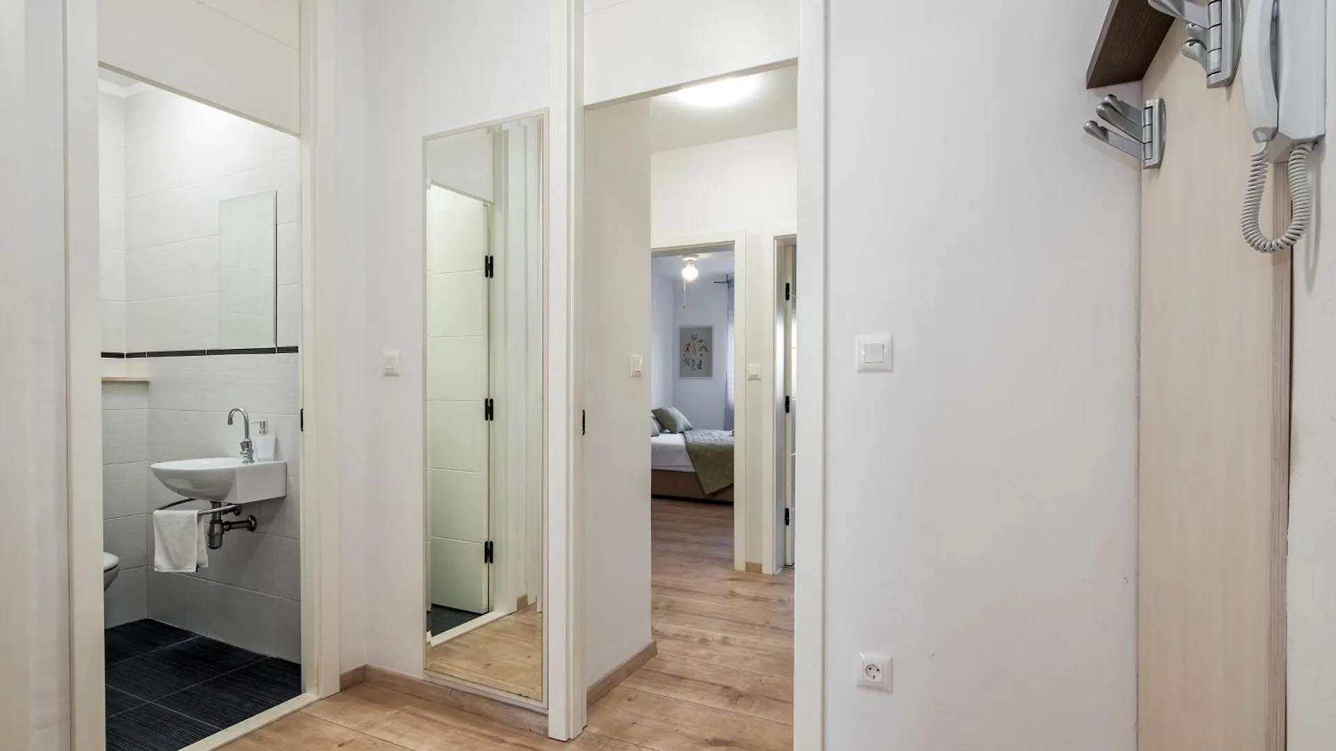 3-Bedroom Sea View Apartment - Balcony, Elevator - Spinut, Split 0*,  Croatia
