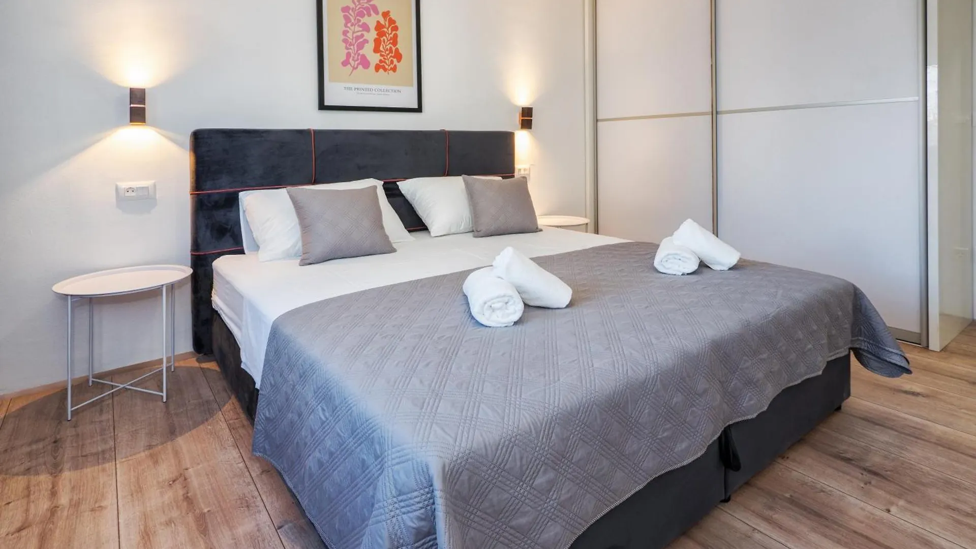 3-Bedroom Sea View Apartment - Balcony, Elevator - Spinut, Split 0*,  Croatia