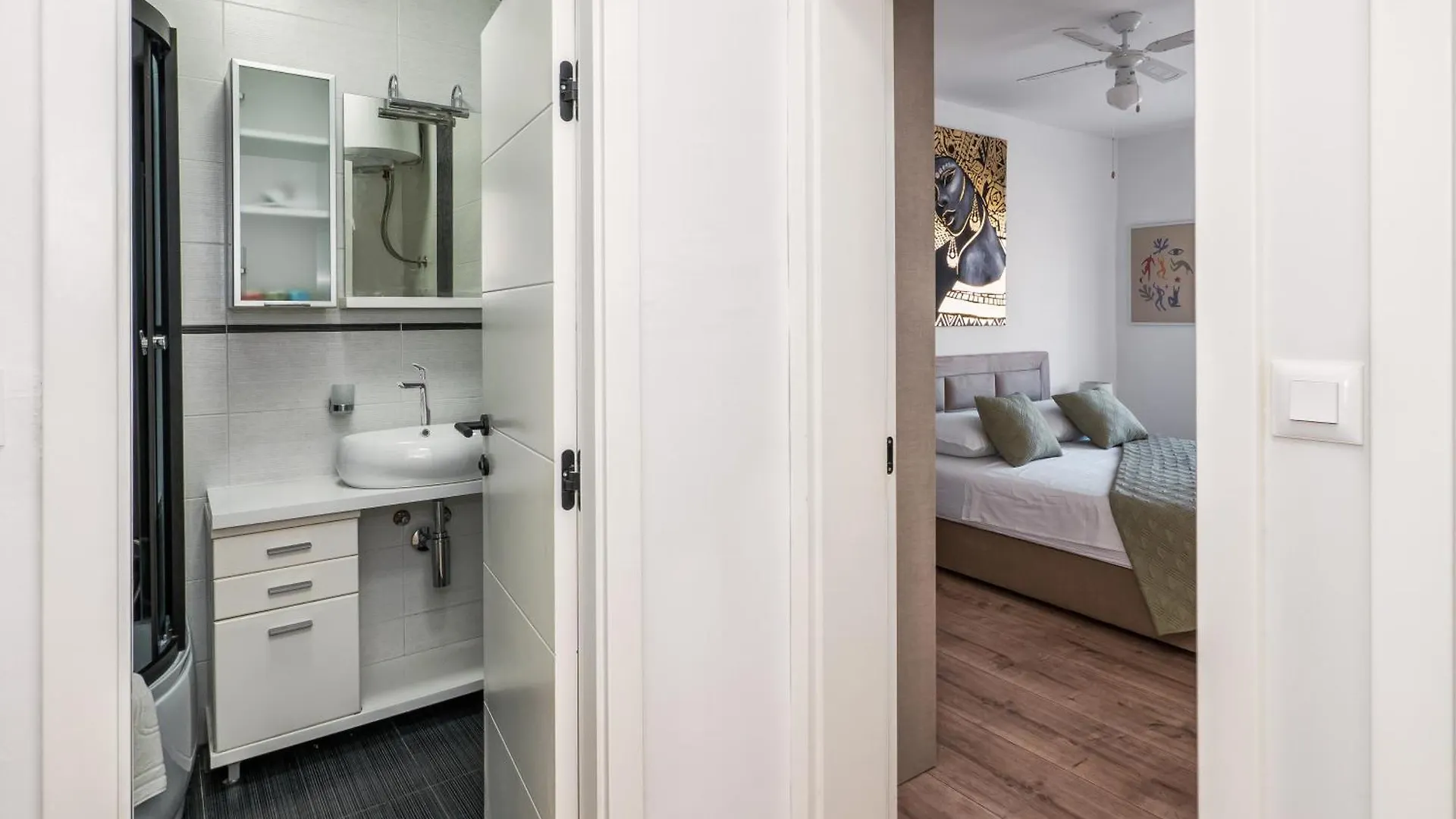 3-Bedroom Sea View Apartment - Balcony, Elevator - Spinut, Split 0*,  Croatia