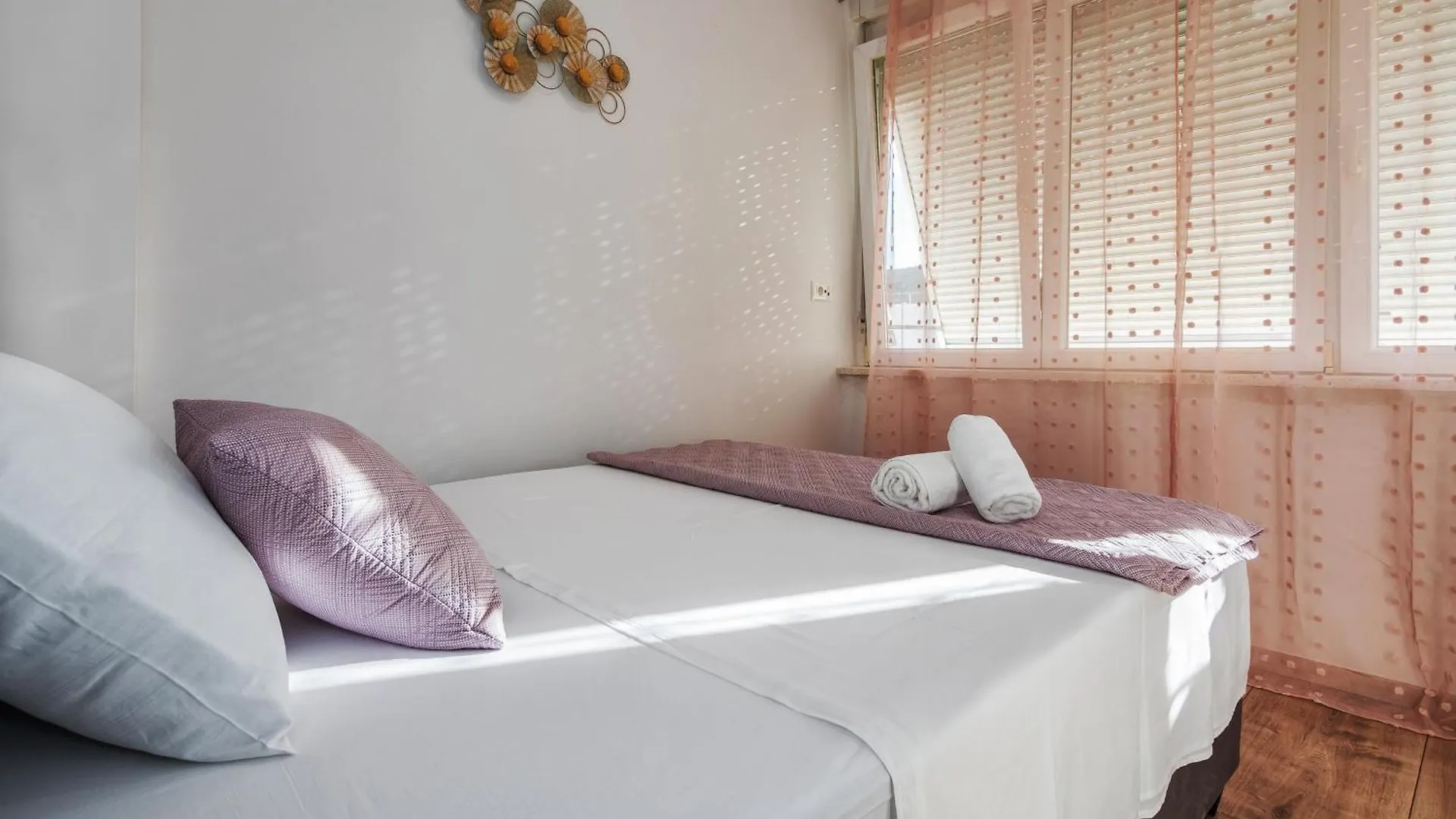 3-Bedroom Sea View Apartment - Balcony, Elevator - Spinut, Split 0*,