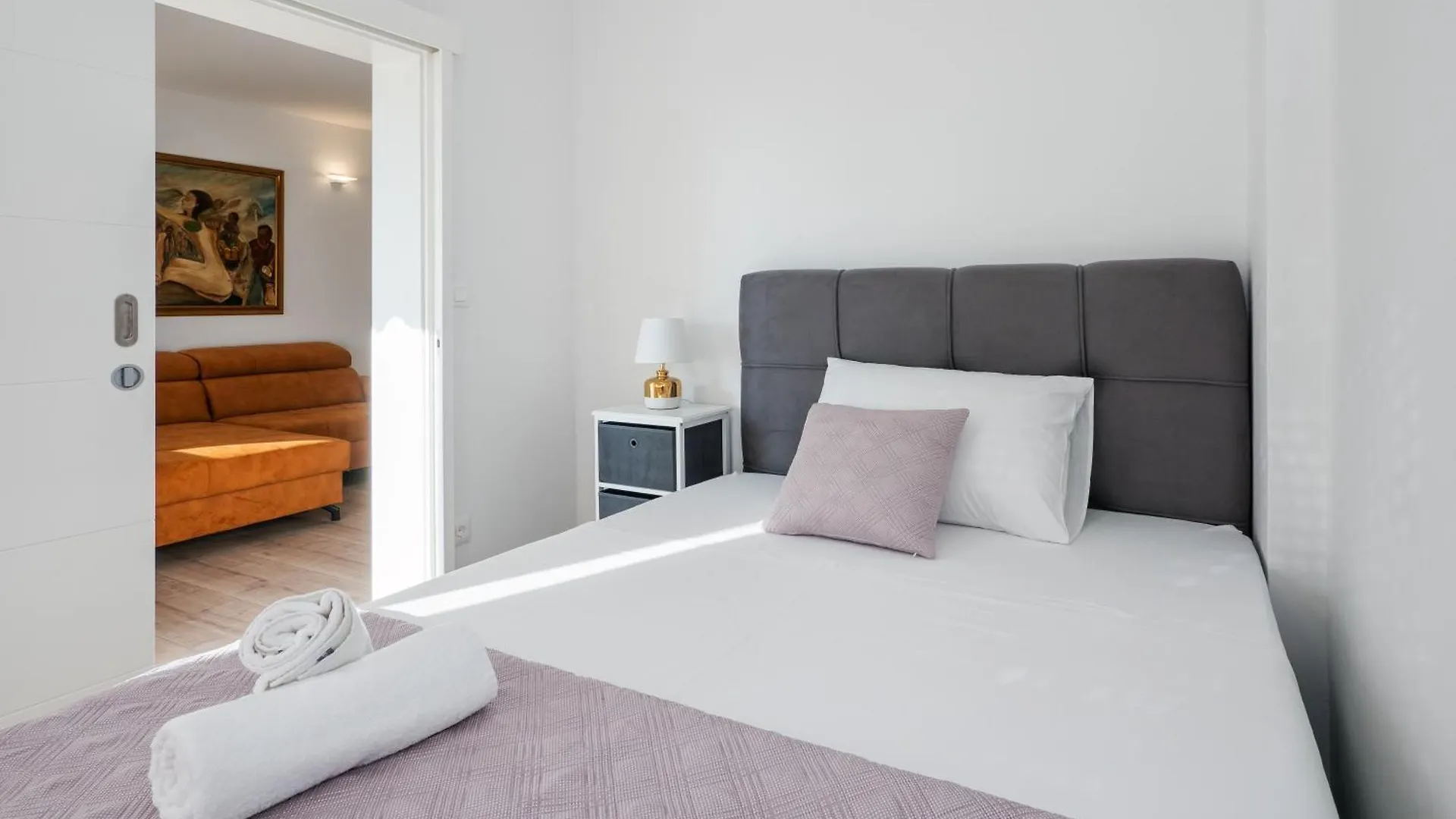 3-Bedroom Sea View Apartment - Balcony, Elevator - Spinut, Split 0*,