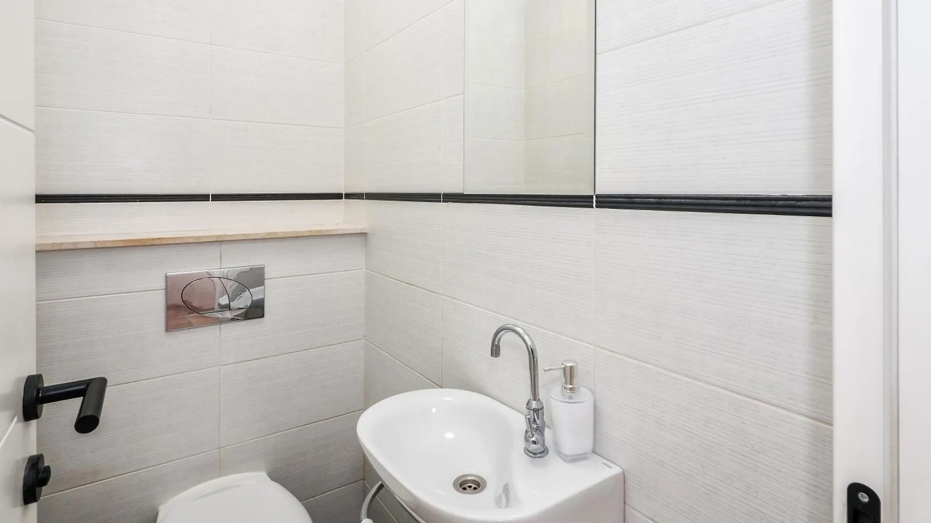 3-Bedroom Sea View Apartment - Balcony, Elevator - Spinut, Split 0*,  Croatia