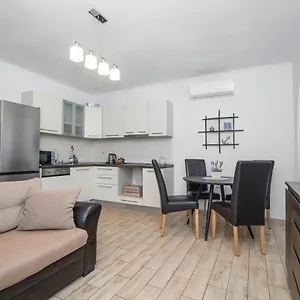  Apartment Feratjer